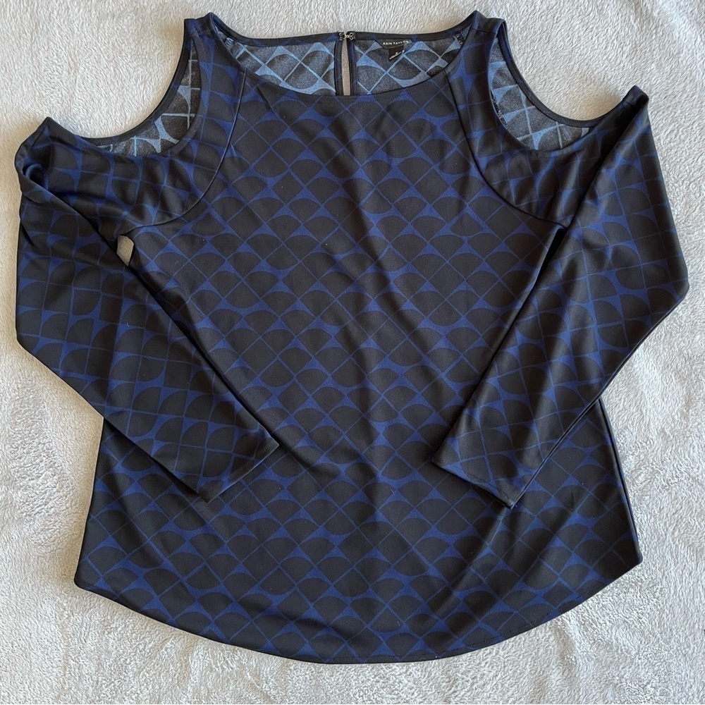 Ann TAYLOR Scalloped Cold Shoulder Blouses Black Blue Size S - Picture 2 of 8